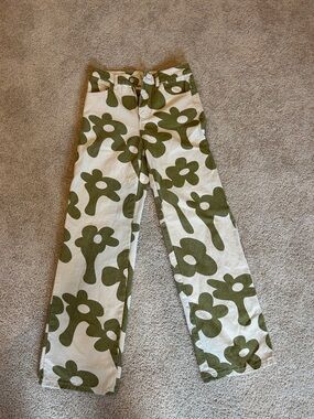 vestique Olive Floral Wide-Leg Pants on Cream